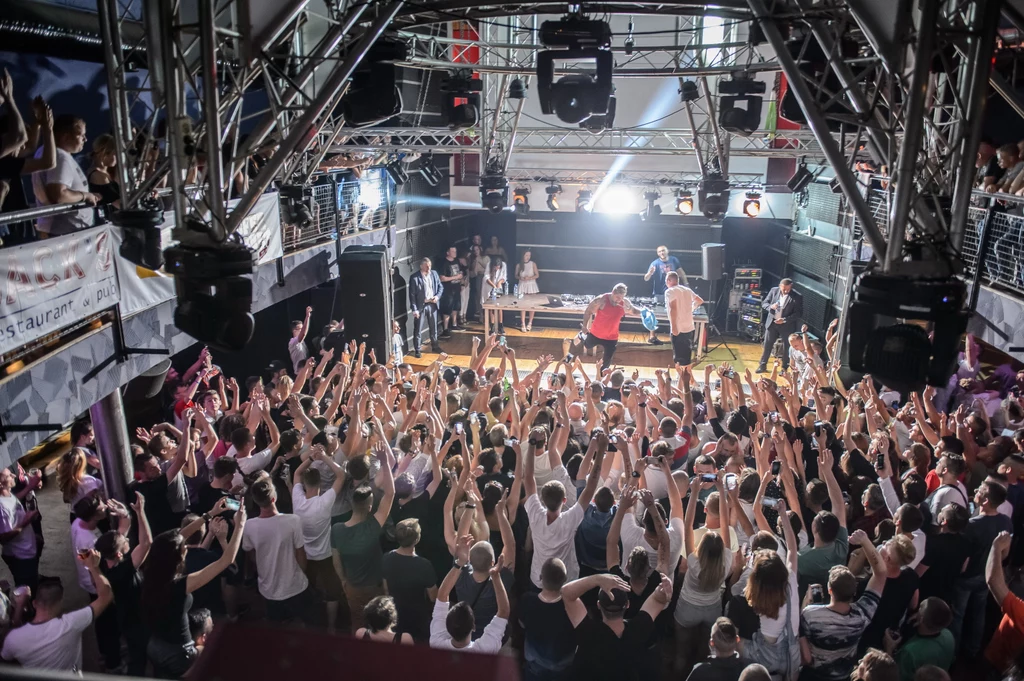 Publiczność szczelnie wypełniła klub G2. Publiczność szczelnie wypełniła klub G2.