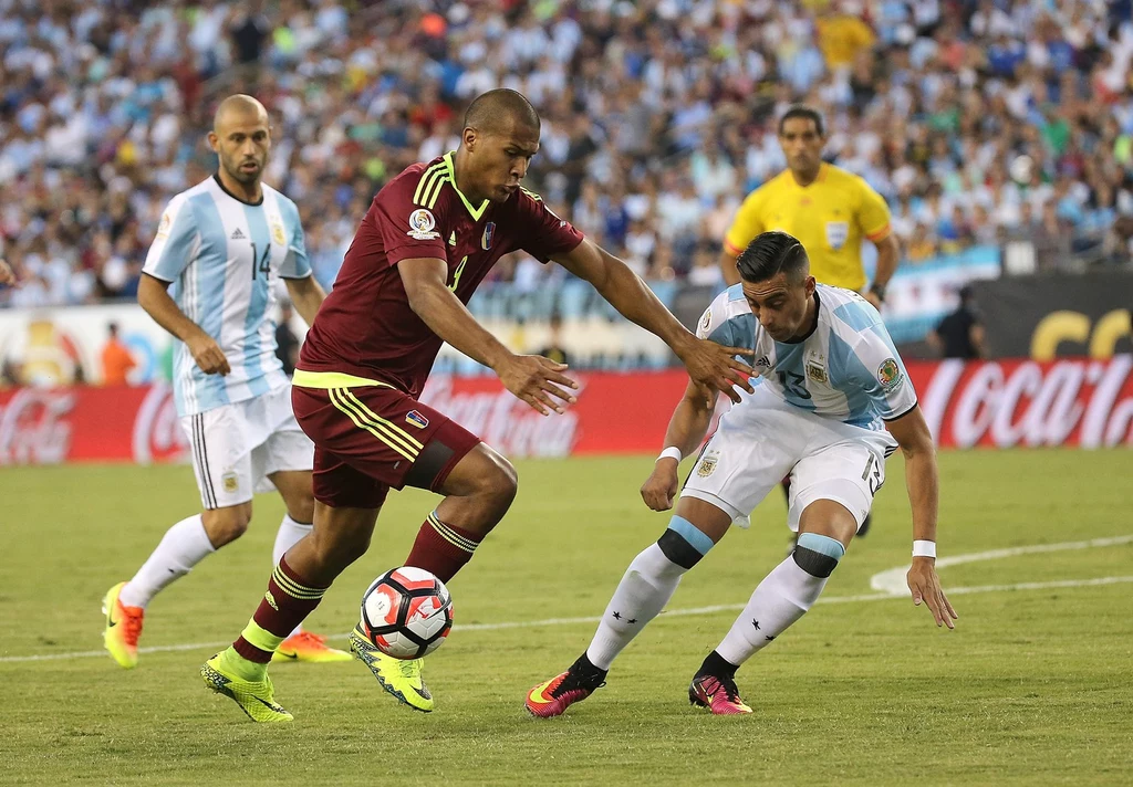 Salomon Rondon podczas meczu ćwierćfinałowego Copa America z Argentyną