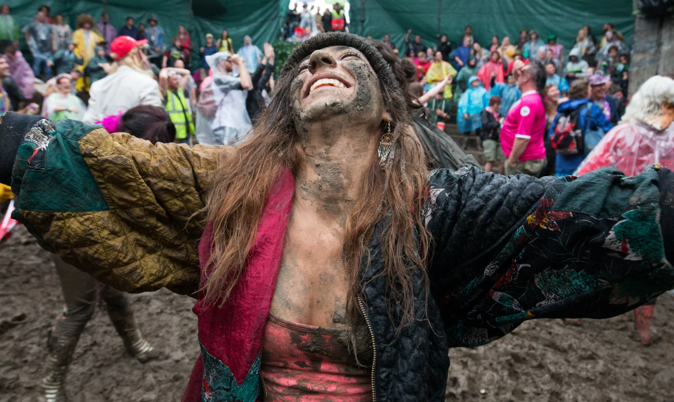 Publiczność podczas Glastonbury 2016