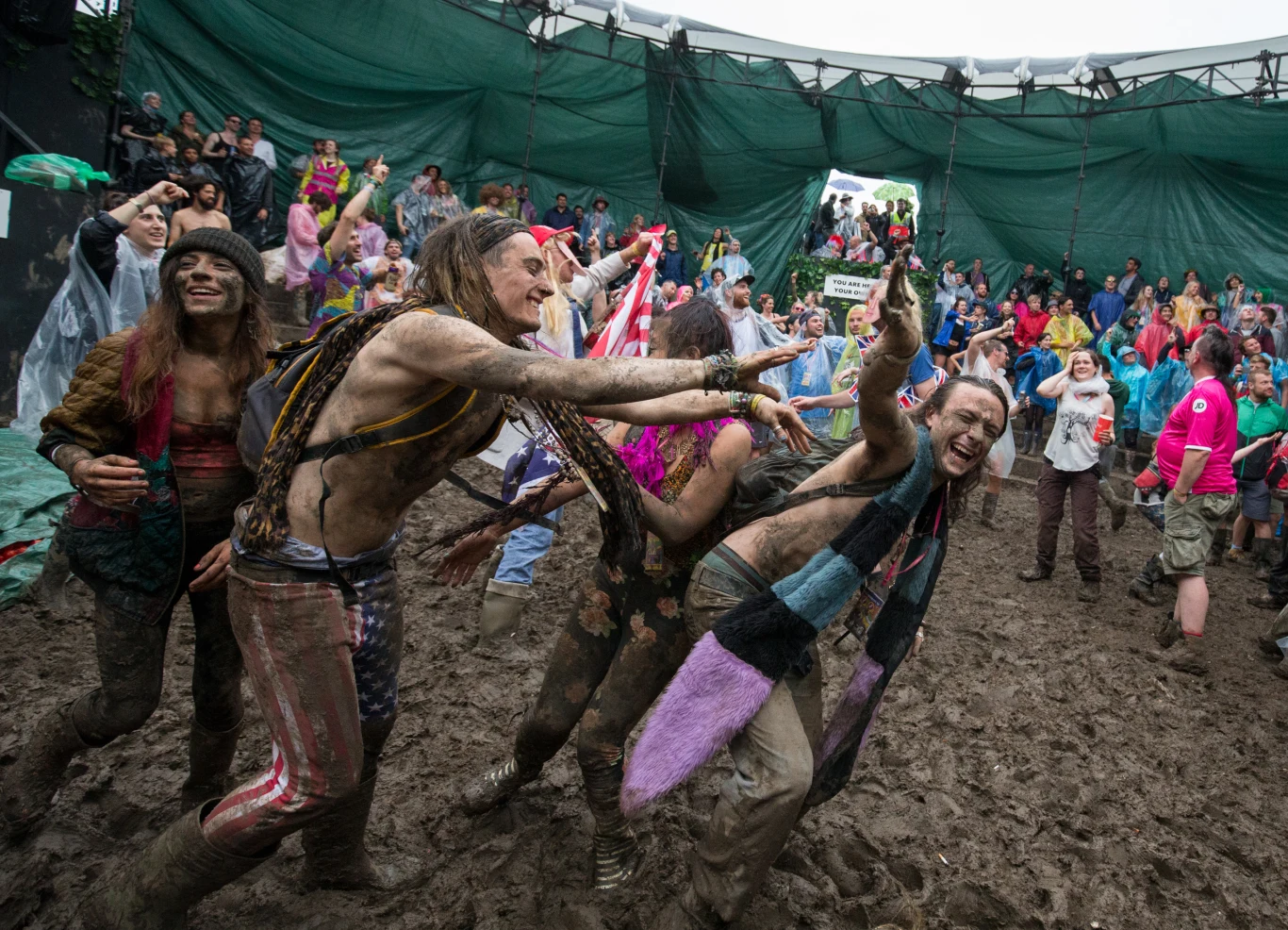 Publiczność podczas Glastonbury 2016