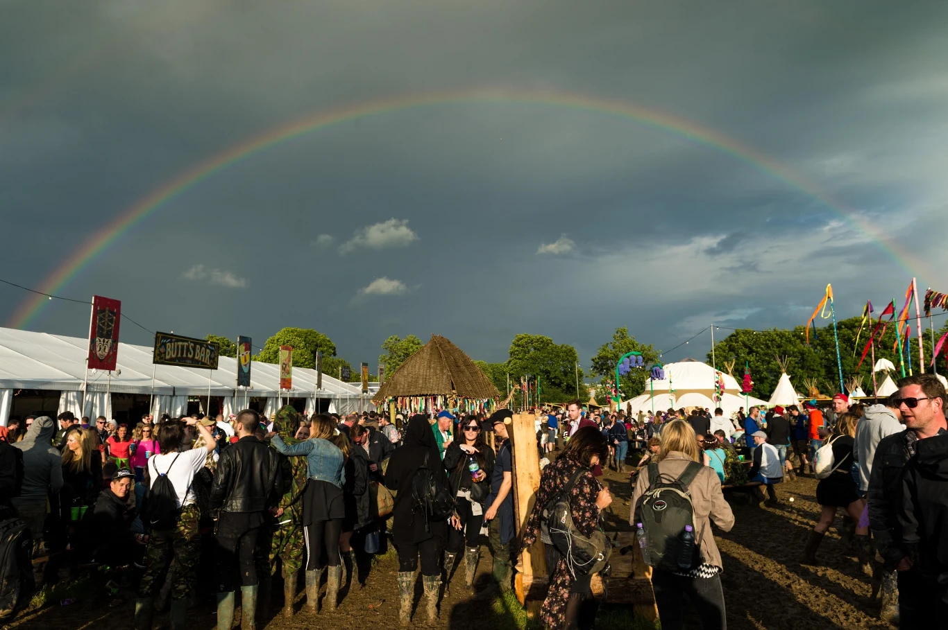 Publiczność podczas Glastonbury 2016