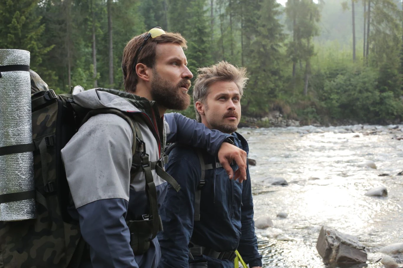 Co wybiorą? Lojalność czy pieniądze? Przyjaźń czy miłość? Prawdę czy kłamstwo? Własne czy cudze szczęście? Każdy wybór dla bohaterów komedii "Po prostu przyjaźń" oznacza tarapaty. Kto pomoże im się z nich wydobyć? Wiadomo: przyjaciele. Bo przyjaźń, jak żadna inna inwestycja, zawsze się opłaca. 