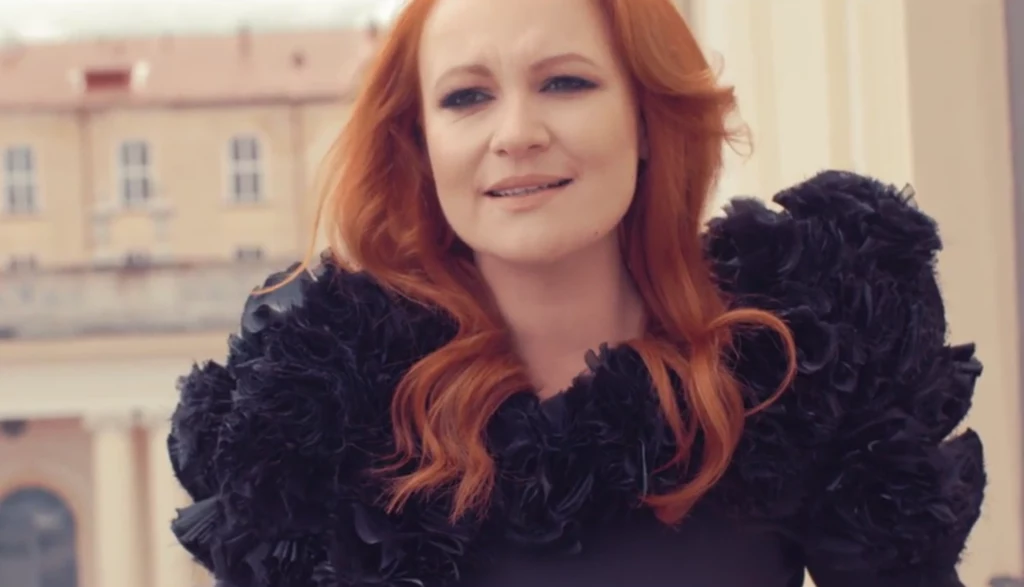 Ewa Szlachcic w teledysku "Wracam"