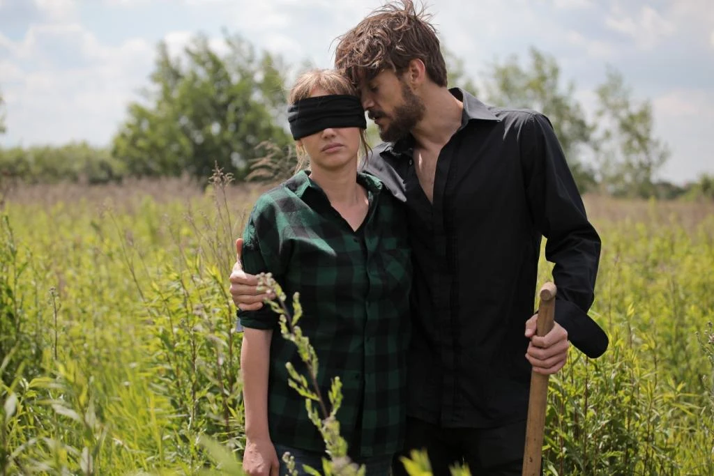 Joanna Kulig i Sebastian Fabijański w scenie z filmu "Pitbull. Niebezpieczne kobiety" Joanna Kulig i Sebastian Fabijański w scenie z filmu "Pitbull. Niebezpieczne kobiety"