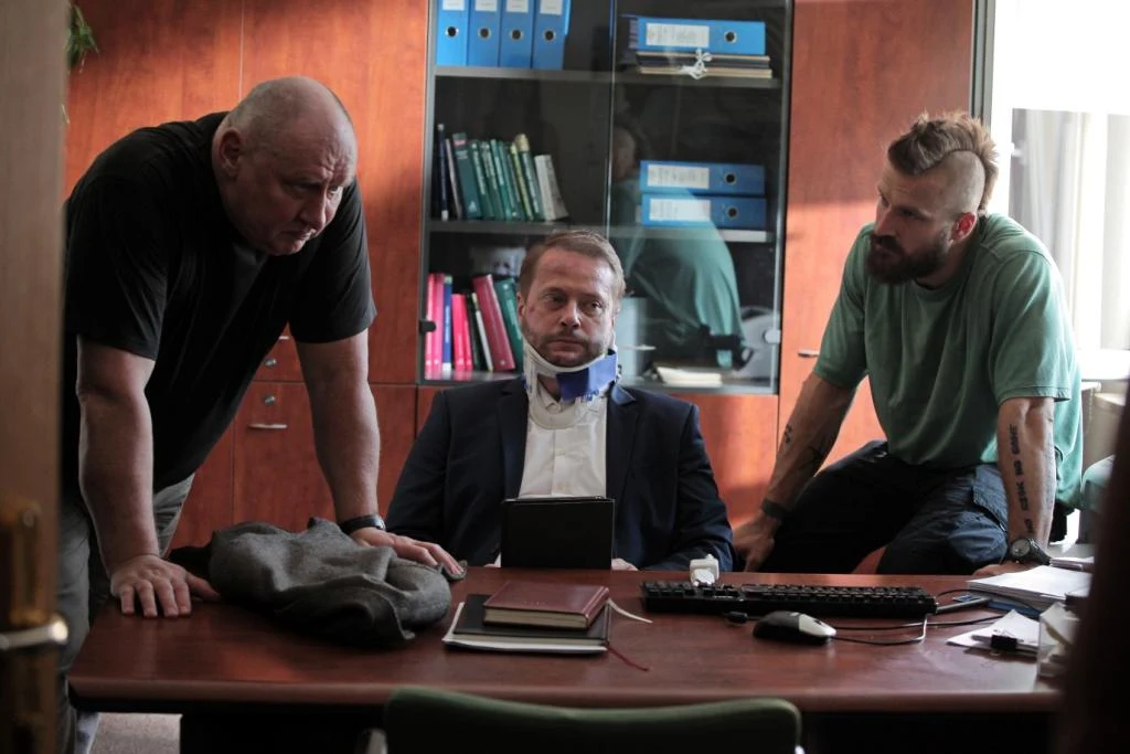 Druga część filmowej trylogii zagości w kinach 11 listopada 2016 roku. Obok przywołanych już nazwisk w obsadzie „Pitbull. Niebezpieczne kobiety” znaleźli się również: Artur Żmijewski, Alicja Bachleda-Curuś, Joanna Kulig, Magdalena Cielecka, Anna Dereszowska oraz Agnieszka Rylik – mistrzyni Europy i wielokrotna mistrzyni świata w boksie zawodowym.  