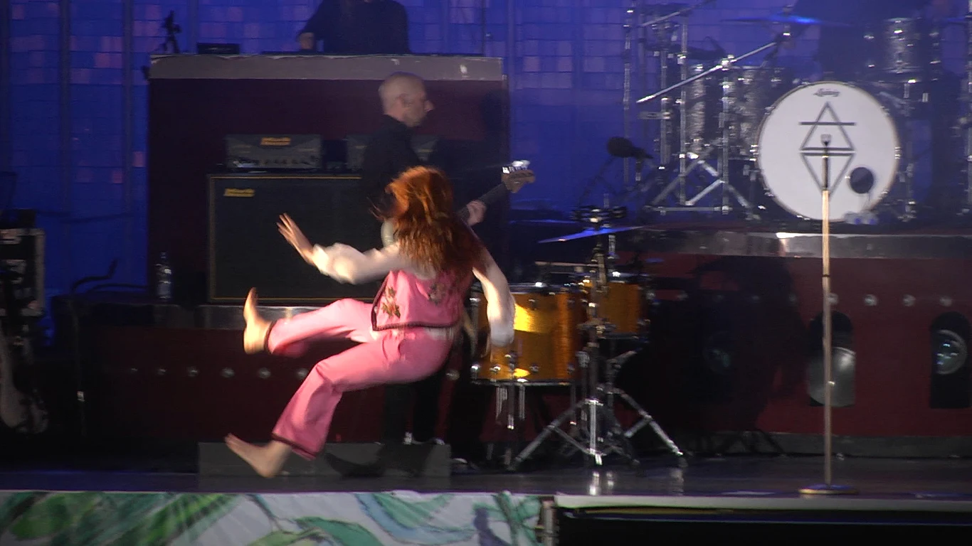 Moment upadku Florence na scenie Moment upadku Florence na scenie