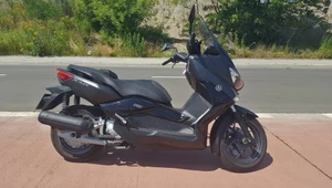 Yamaha X-MAX Iron Max - miejski sportowiec