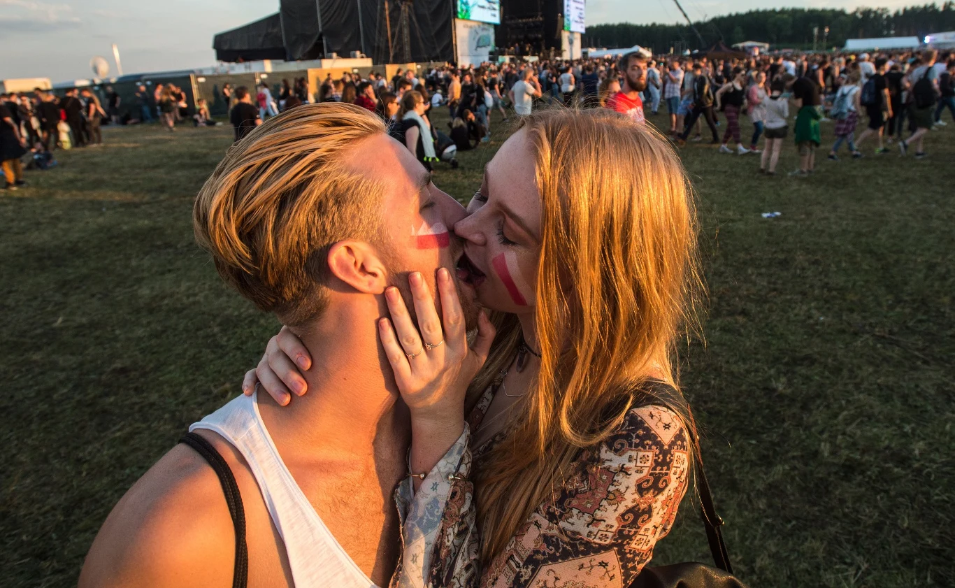 Drugi dzień na Open'erze (30 czerwca) zdominowali fani Red Hot Chili Peppers oraz kibice reprezentacji Polski. Zobaczie, jak bawili się uczestnicy imprezy!