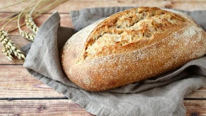 Tak zrobisz najlepszy domowy chleb. Szybki, bez wyrabiania, a upieczesz go w garnku