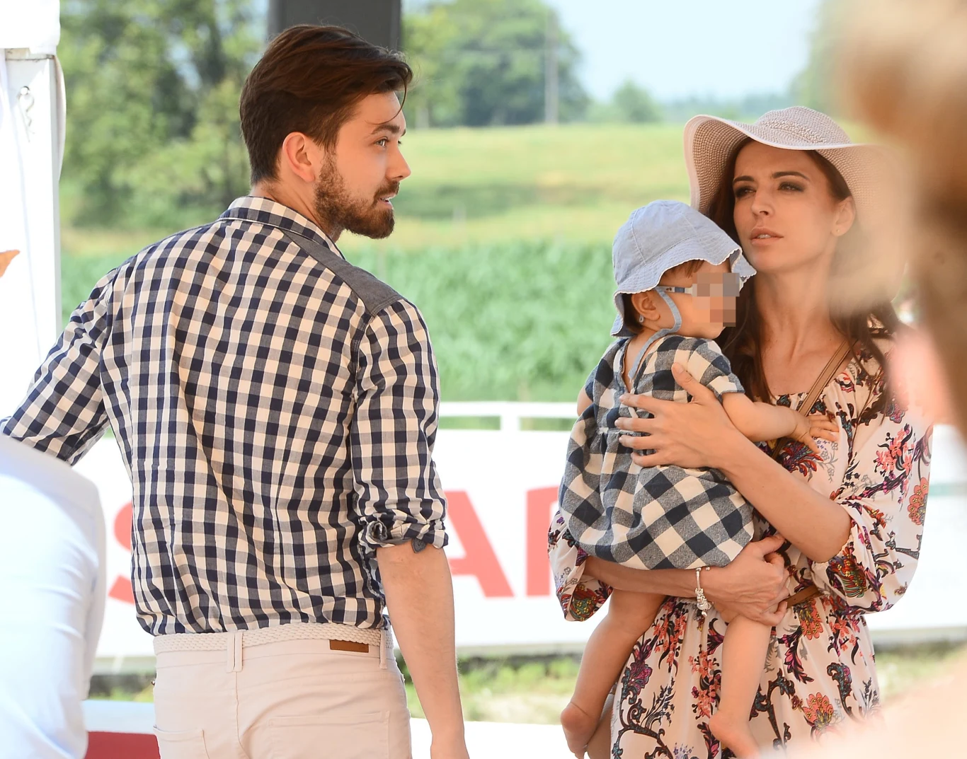 Anna Wendzikowska z partnerem i córką