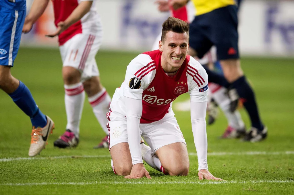 Arkadiusz Milik w koszulce Ajaksu Amsterdam