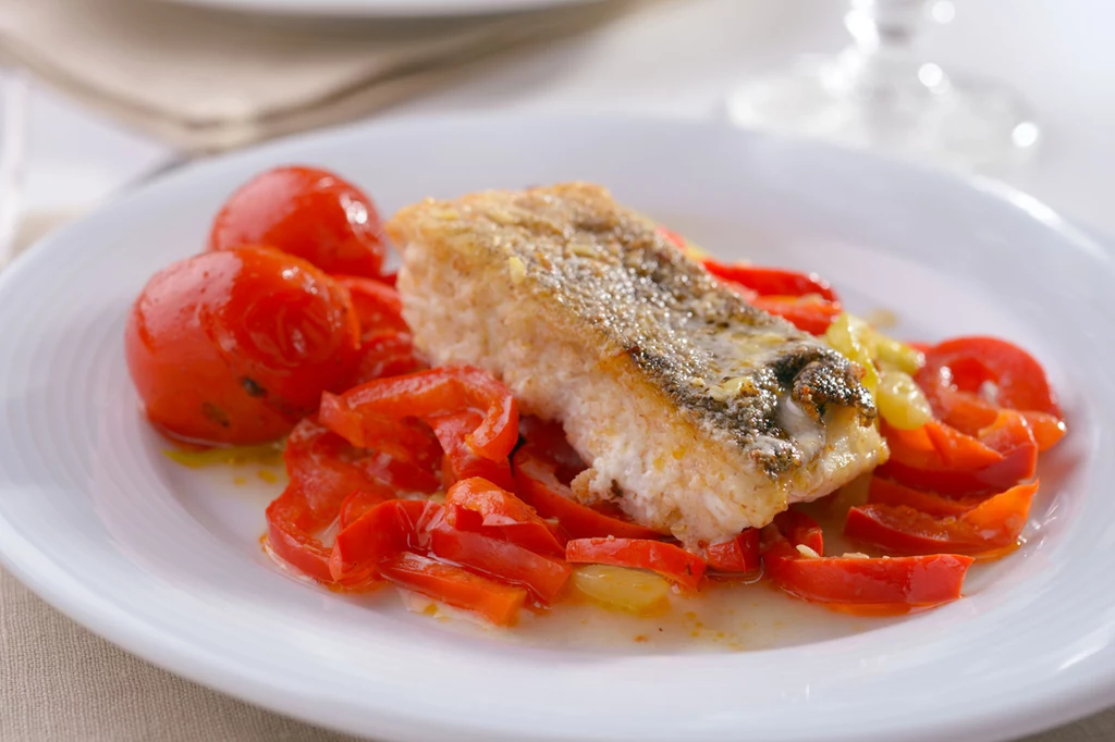 Smażona papryka z dorszem i kaparami Smażona papryka z dorszem i kaparami