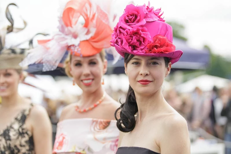 Prix de Diane Longines gromadzi najbardziej eleganckich paryżan. Prix de Diane Longines gromadzi najbardziej eleganckich paryżan.