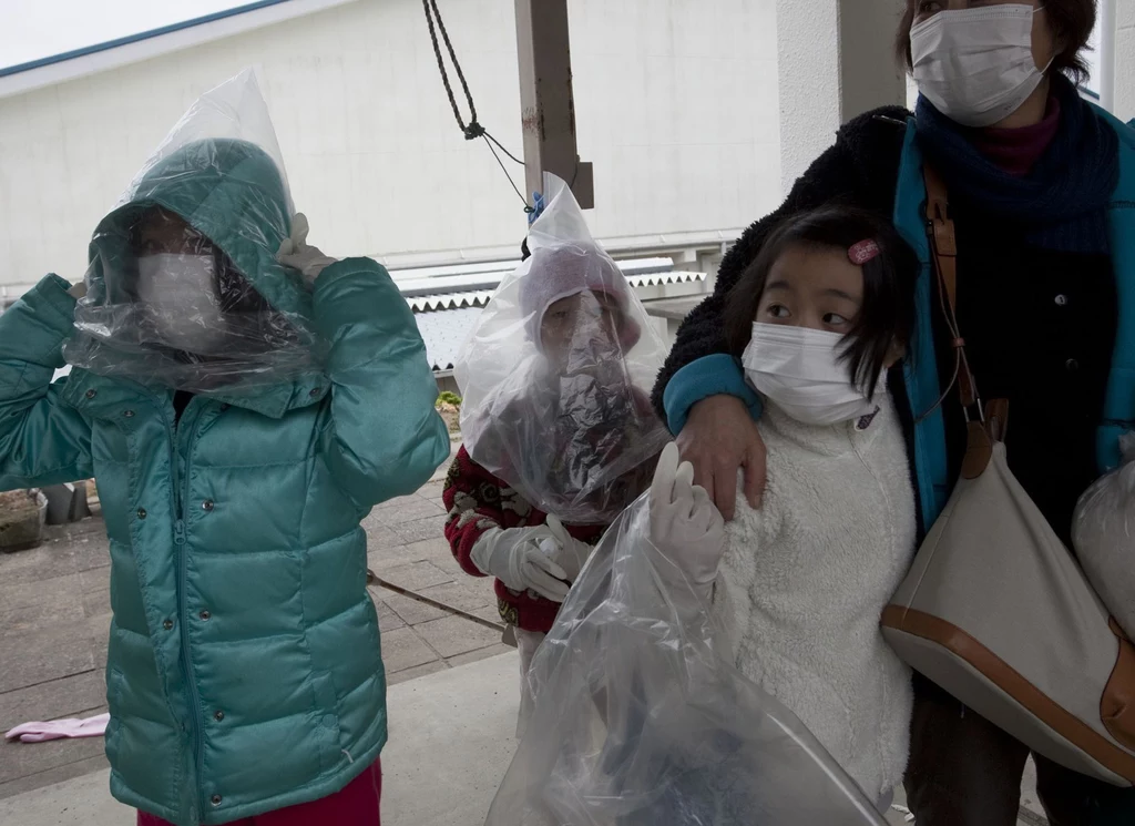Ewakuacja z terenów dotknietych katastrofą elektrowni w Fukushimie
