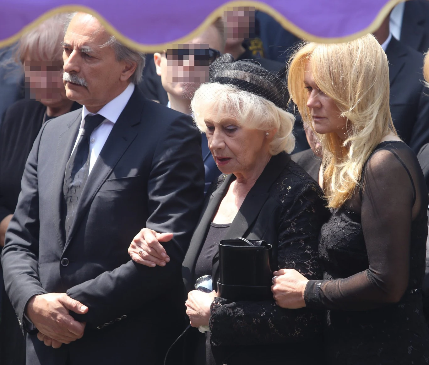 Grażyna Torbicka, Krystyna Loska i Adam Torbicki na pożegnaniu Henryka Loski Grażyna Torbicka, Krystyna Loska i Adam Torbicki na pożegnaniu Henryka Loski