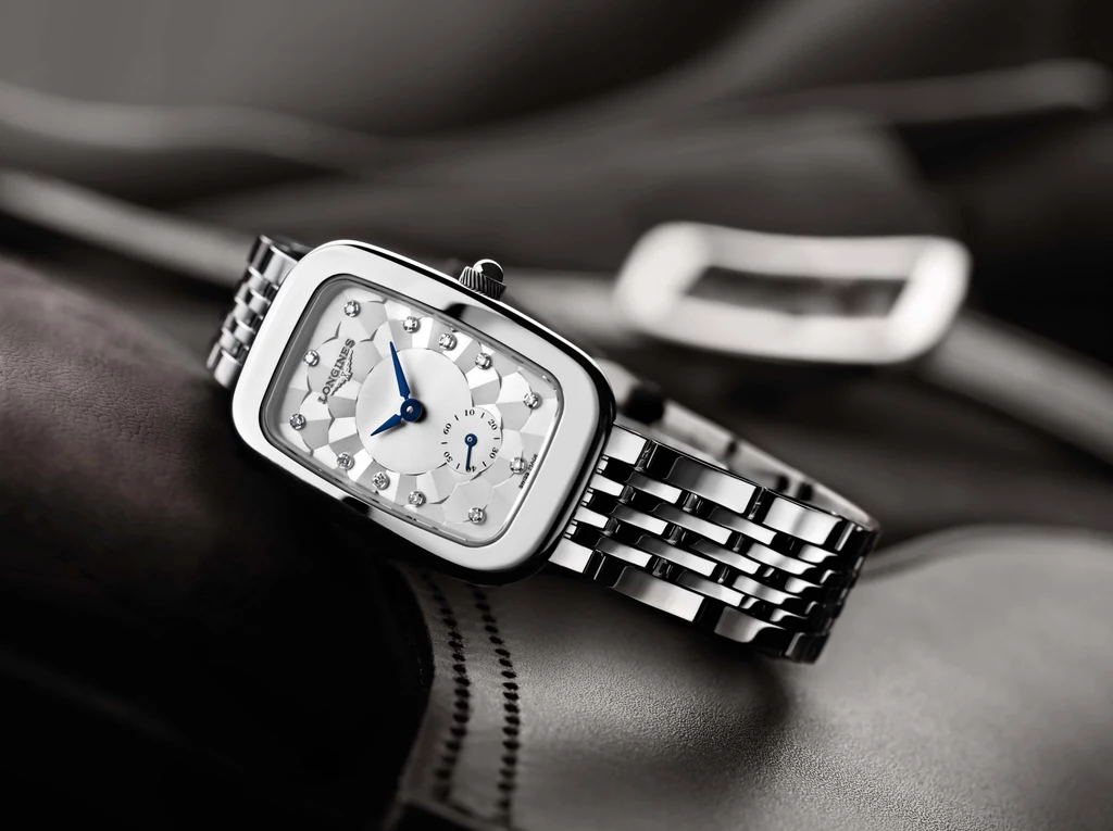Różnorodne modele Longines Equestrian Collection nawiązują bezpośrednio do świata jeździectwa. Inspiracją dla kształtów i materiałów zegarków są symboliczne elementy świetnie znane miłośnikom koni. Różnorodne modele Longines Equestrian Collection nawiązują bezpośrednio do świata jeździectwa. Inspiracją dla kształtów i materiałów zegarków są symboliczne elementy świetnie znane miłośnikom koni.