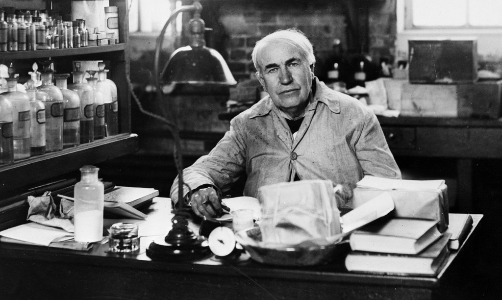 Thomas Edison w swoim laboratorium