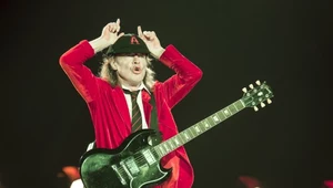 Liderem AC/DC jest Angus Young