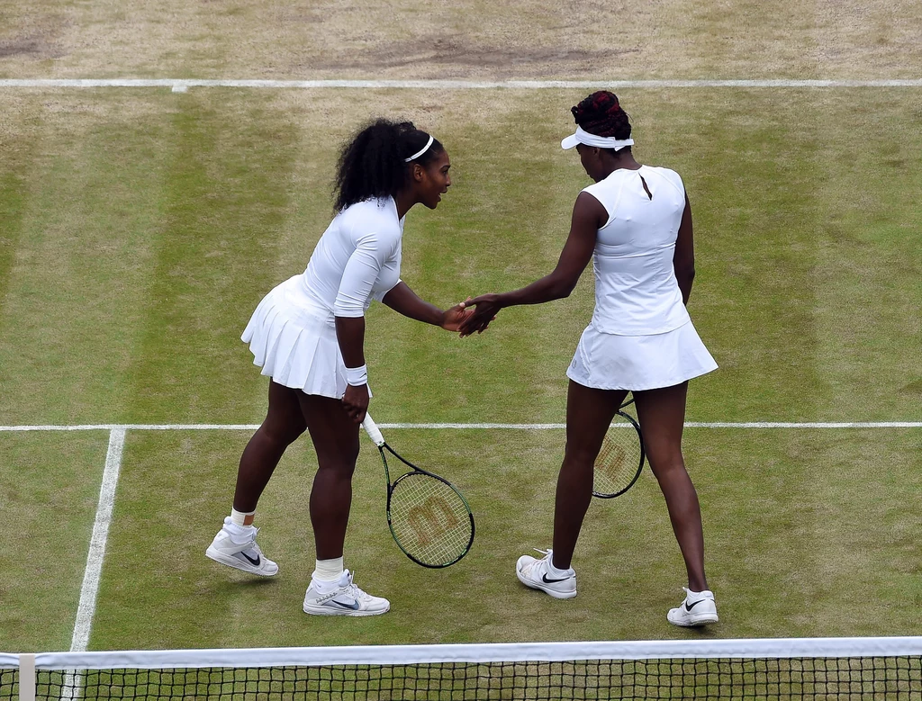 Serena (L) i Venus Williams