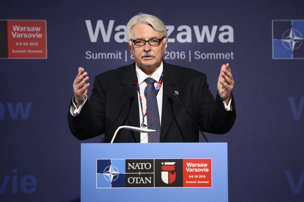 Minister spraw zagranicznych Witold Waszczykowski podczas konferencji prasowej na stadionie PGE Narodowy Minister spraw zagranicznych Witold Waszczykowski podczas konferencji prasowej na stadionie PGE Narodowy