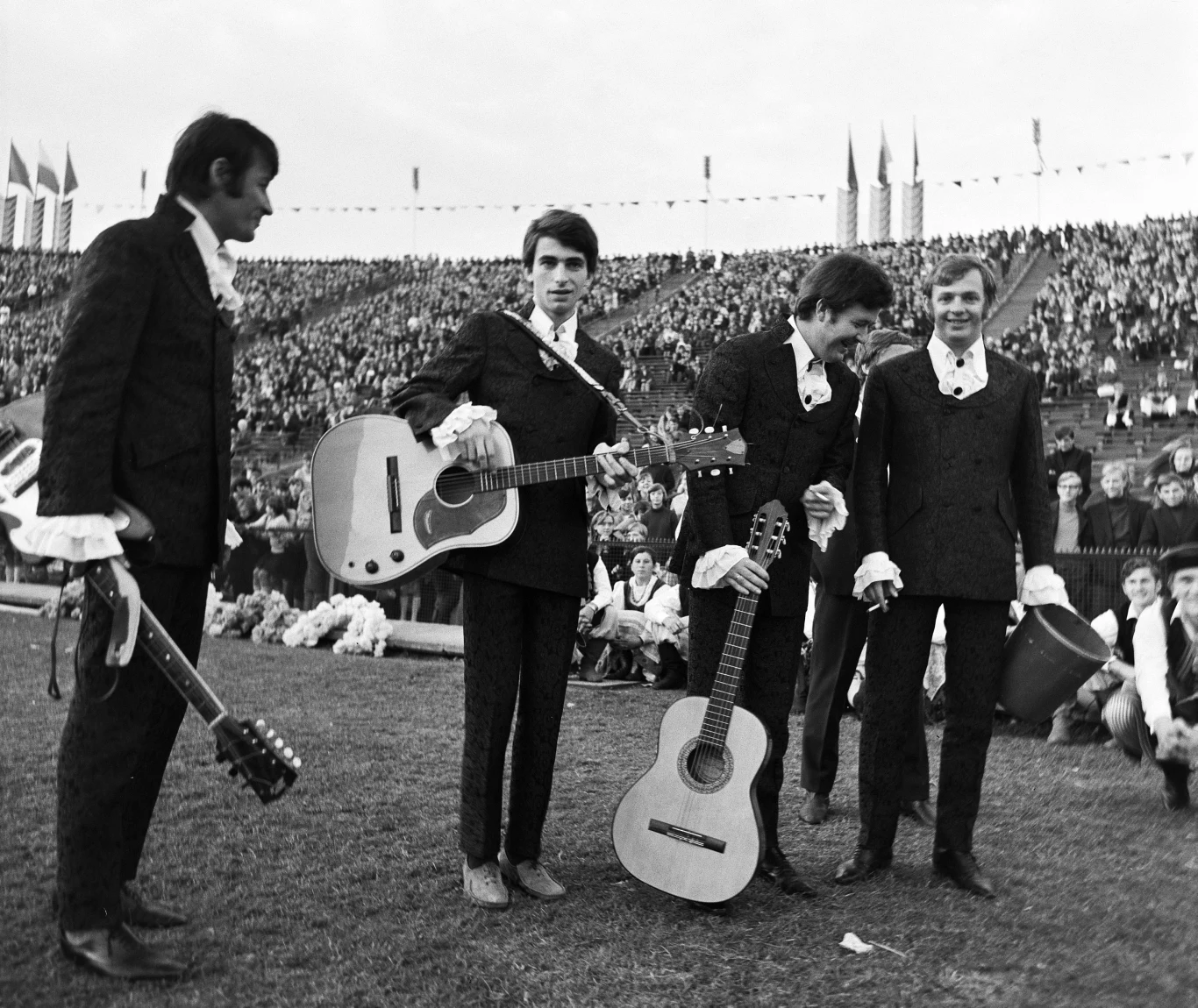 Zespół Czerwone Gitary gromadził na swych koncertach tłumy! Zespół Czerwone Gitary gromadził na swych koncertach tłumy!