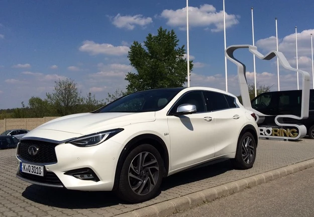 Infiniti Q30