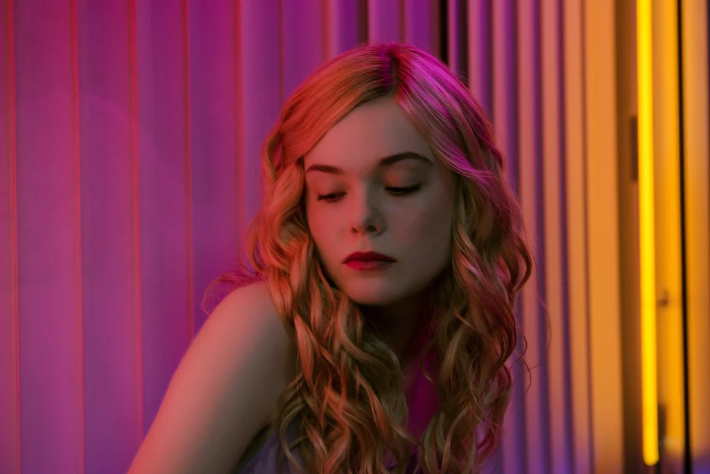 W roli głównej występuje Elle Fanning 