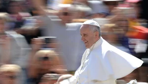 Papież Franciszek przejedzie papamobile między wiernymi