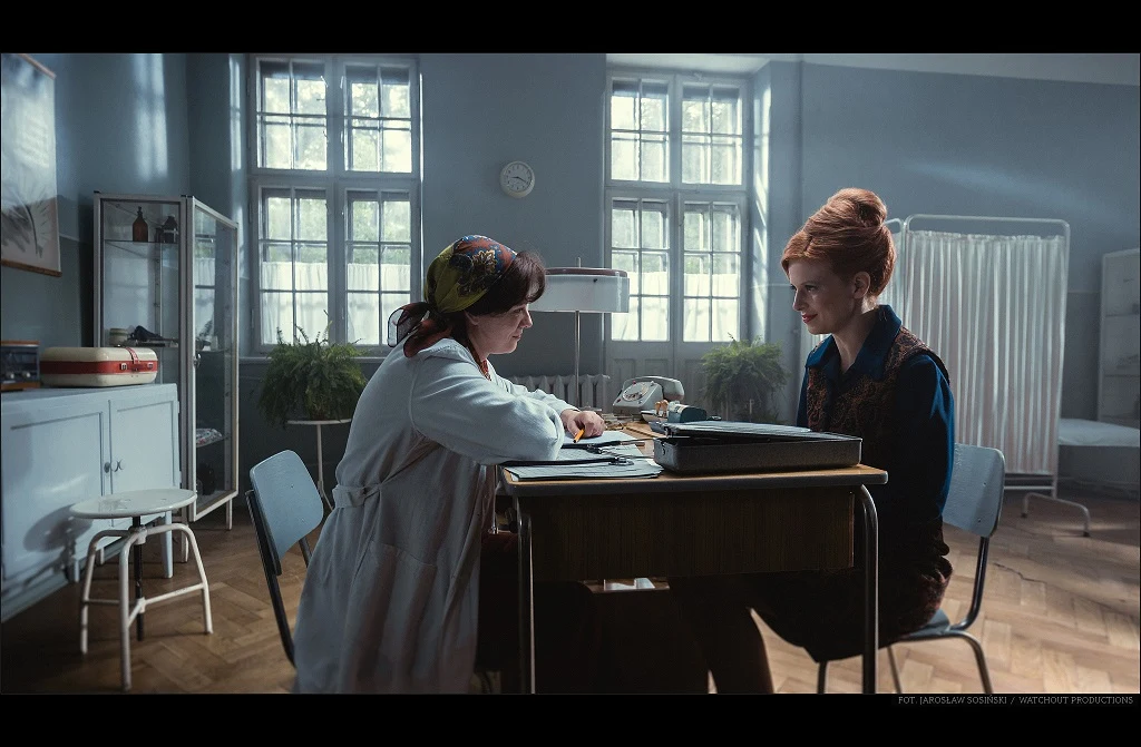 Magdalena Boczarska i Karolina Gruszka w scenie z filmu "Sztuka kochania"