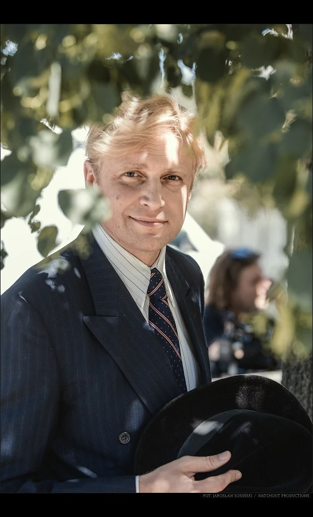 Piotr Adamczyk w scenie z filmu "Sztuka kochania"