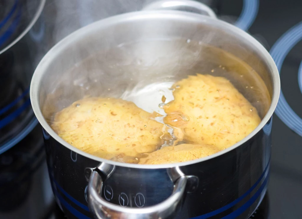 Ziemniaki włożone do wrzątku stracą mniej wartości odżywczych