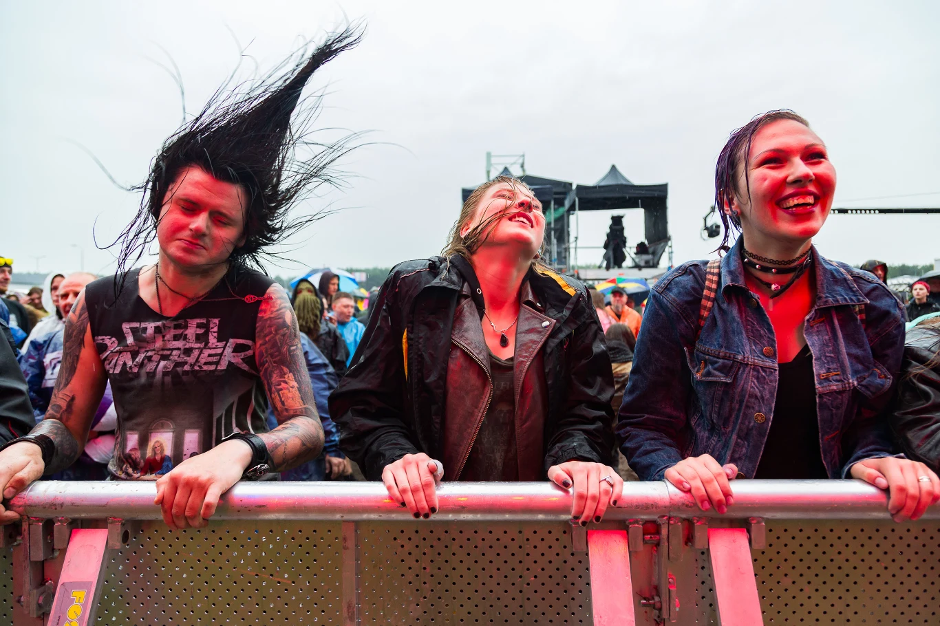 Czemu dali wyraz pod sceną. Czemu dali wyraz pod sceną.