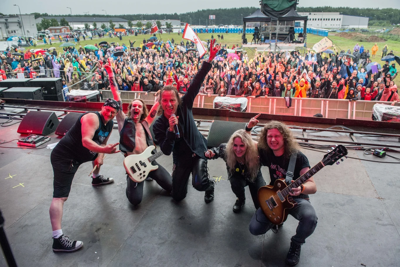 Muzycy CETI pracują obecnie nad materiałem na swój kolejny album studyjny, który ukazać ma się już jesienią. Muzycy CETI pracują obecnie nad materiałem na swój kolejny album studyjny, który ukazać ma się już jesienią.