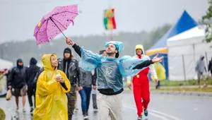 Przystanek Woodstock 2016: Walka z wodą i błotem [relacja z pierwszego dnia]