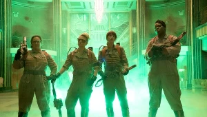 Melissa McCarthy, Kristen Wiig, Kate McKinnon i Leslie Jones w filmie "Ghostbusters"