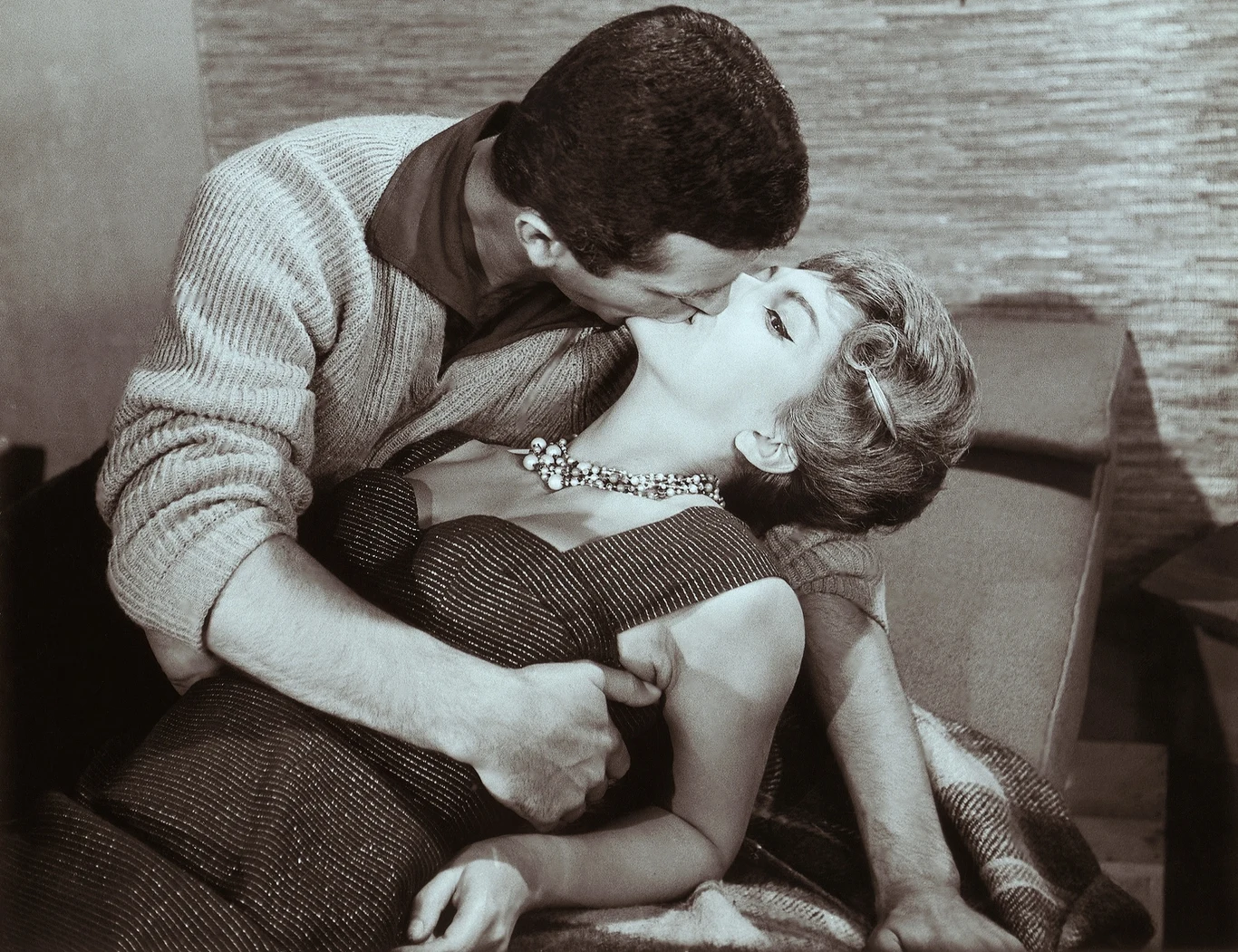 Tadeusz Pluciński i Ewa Krzyżewska w filmie "Zuzanna i chłopcy" (1961) Tadeusz Pluciński i Ewa Krzyżewska w filmie "Zuzanna i chłopcy" (1961)