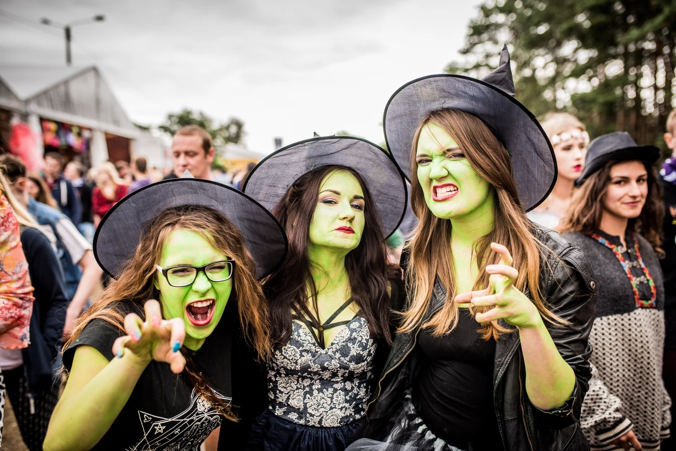 Drugiego dnia Przystanku Woodstock na kostrzyńskim niebie na chwilę zaświeciło słońce i od razu zrobiło się kolorowo. 
