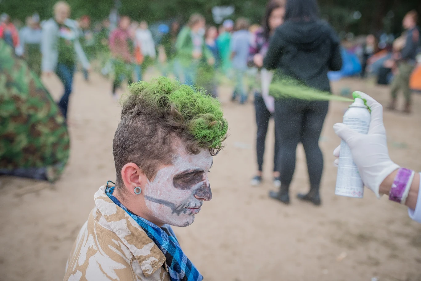 Uczestnicy festiwalu słynną ze swoich niekonwencjonalnych wdzianek. 