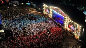 Przystanek Woodstock 2016 solidarny z Francją. Jurek Owsiak uczcił pamięć ofiar zamachu w Nicei