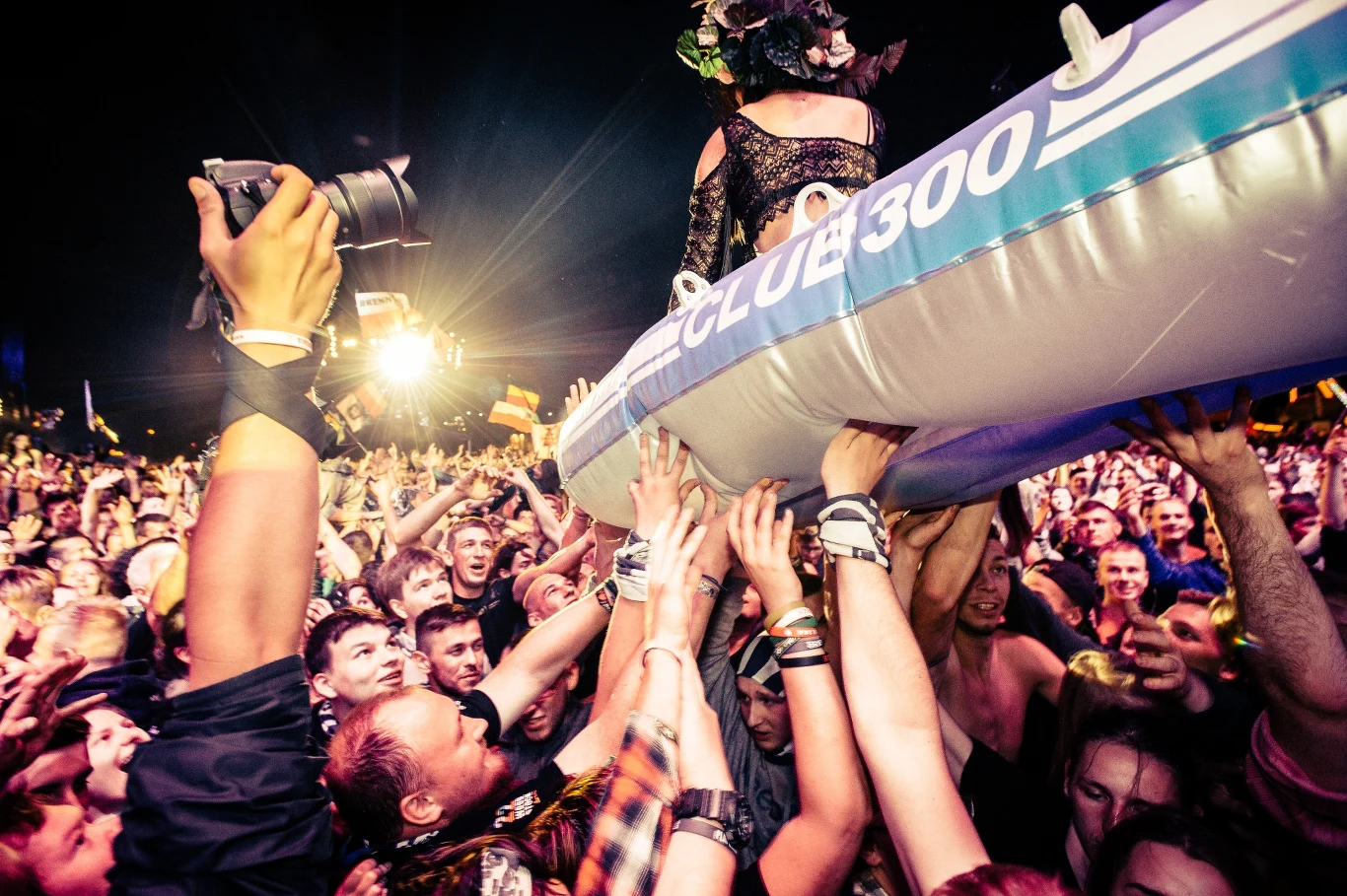 Marcelina gościnnie zaśpiewała z Grubsonem w przeboju "Jedna z planet".