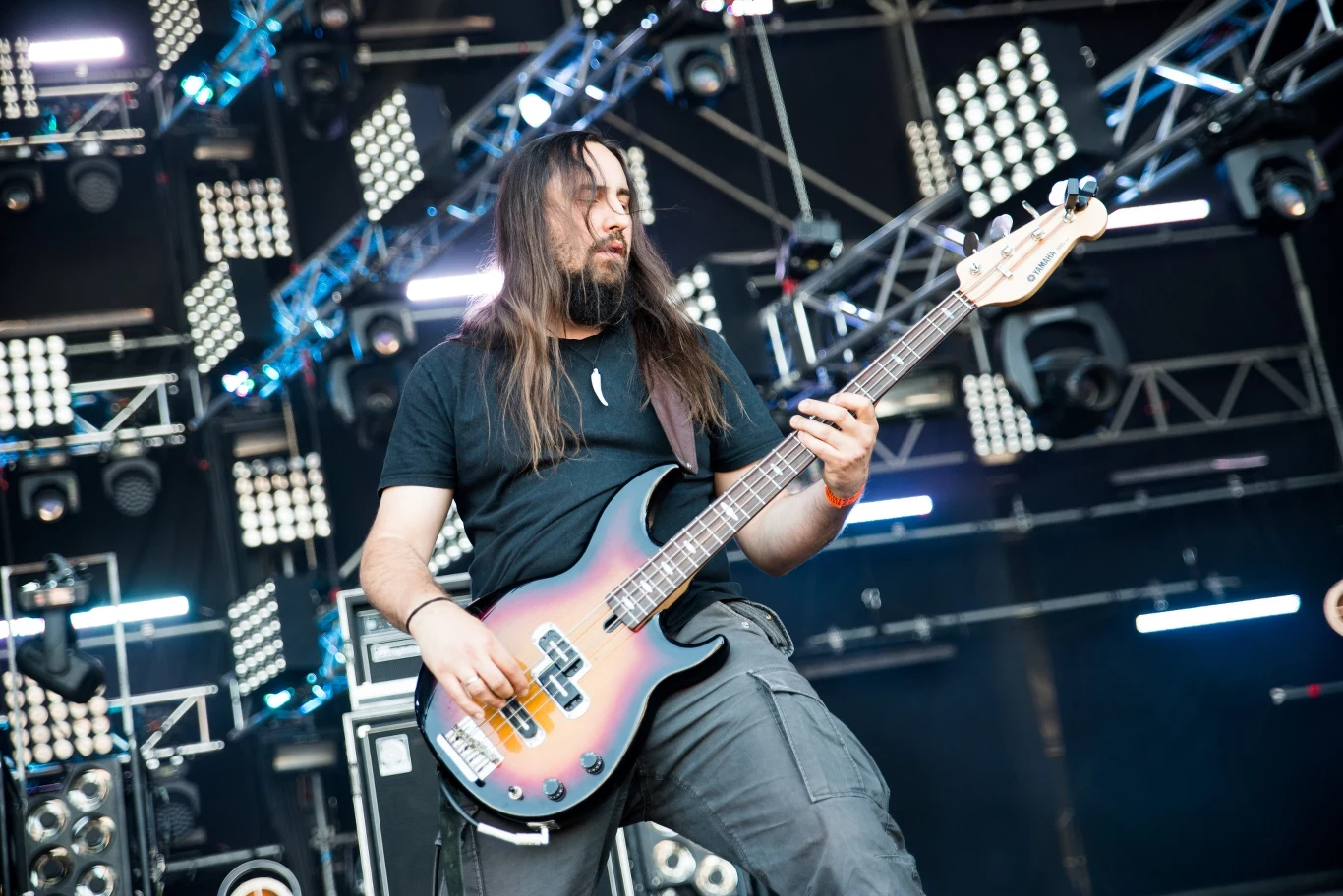 Ich muzyka to ciekawa mieszanka rocka, metalu i grungu, która wpada w ucho od pierwszego przesłuchania. Ich muzyka to ciekawa mieszanka rocka, metalu i grungu, która wpada w ucho od pierwszego przesłuchania.