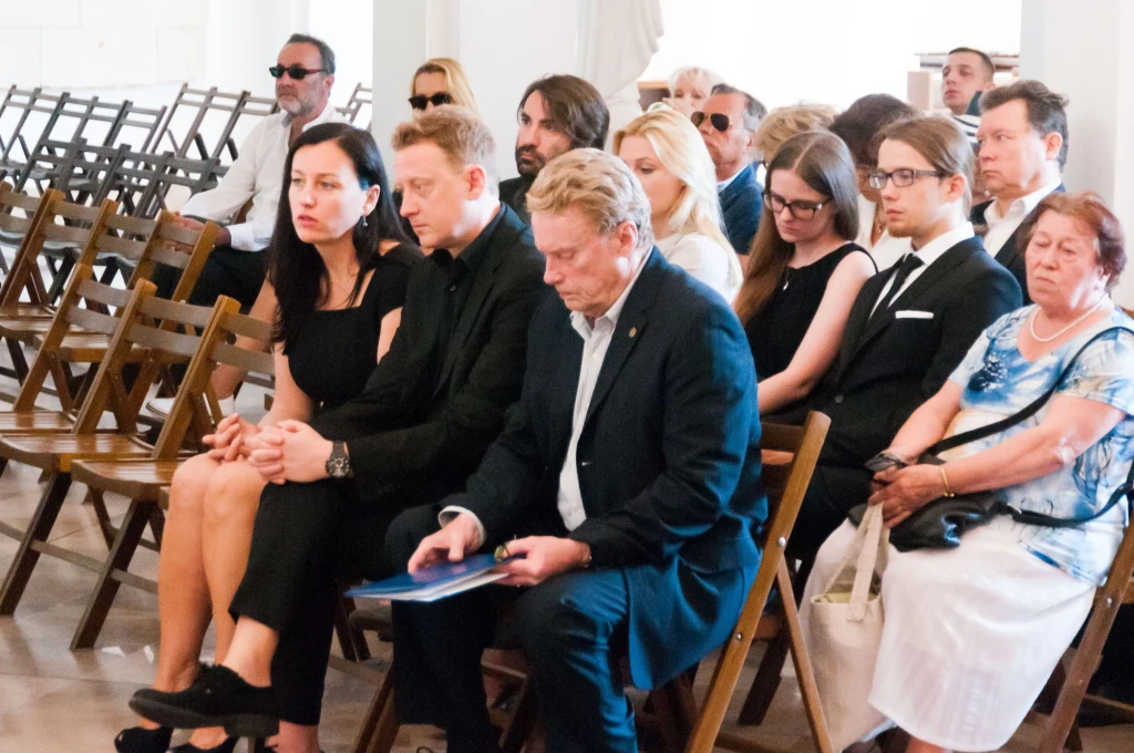 Daniel z synem na pogrzebie byłej żony Daniel z synem na pogrzebie byłej żony