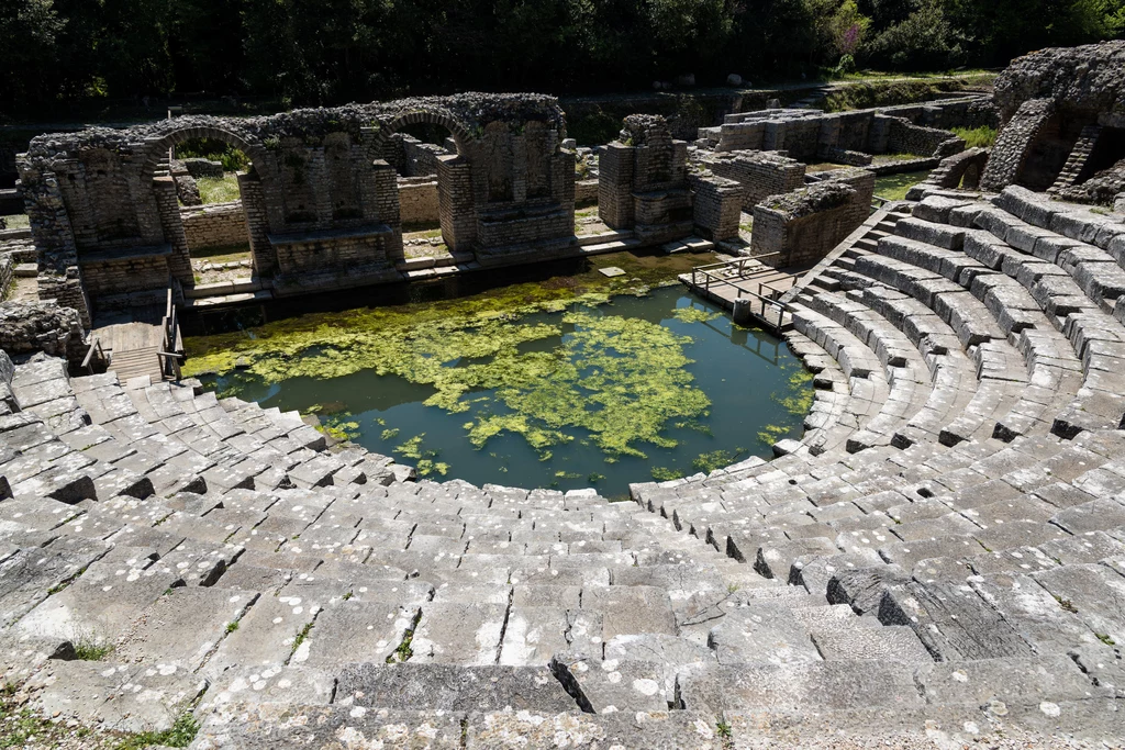 Ruiny amfiteatru w Butrint są atrakcją dla tych, którzy kochają historię 