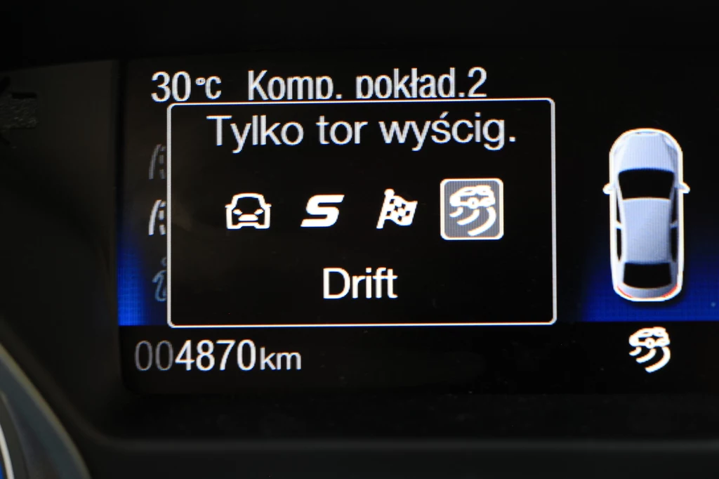 Wybraniu trybu drift towarzyszy informacja o tym, że korzystać należy z niego jedynie na torze wyścigowym Wybraniu trybu drift towarzyszy informacja o tym, że korzystać należy z niego jedynie na torze wyścigowym