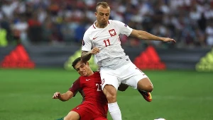 Kamil Grosicki (biały strój) w akcji