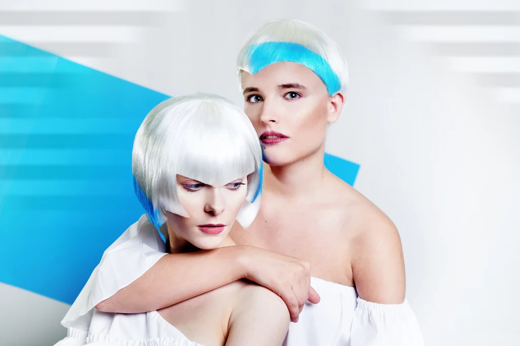 Modelki: Alicja Sułek i Sabina Tobiasz; włosy: Bogusława, Paulina, Agnieszka - Chmiest Academy of Hair Design; wizaż: Anna Warot; stylizacja: Katarzyna Piszczek; zdjęcia: Małgorzata Brylla Modelki: Alicja Sułek i Sabina Tobiasz; włosy: Bogusława, Paulina, Agnieszka - Chmiest Academy of Hair Design; wizaż: Anna Warot; stylizacja: Katarzyna Piszczek; zdjęcia: Małgorzata Brylla