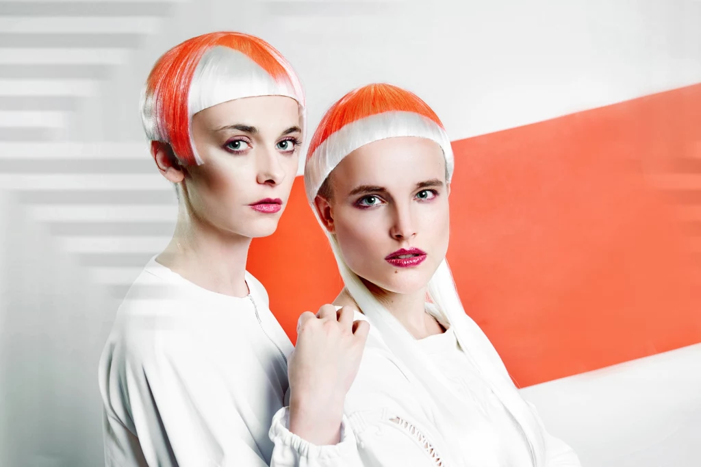 Modelki: Alicja Sułek i Sabina Tobiasz; włosy: Bogusława, Paulina, Agnieszka - Chmiest Academy of Hair Design; wizaż: Anna Warot; stylizacja: Katarzyna Piszczek; zdjęcia: Małgorzata Brylla Modelki: Alicja Sułek i Sabina Tobiasz; włosy: Bogusława, Paulina, Agnieszka - Chmiest Academy of Hair Design; wizaż: Anna Warot; stylizacja: Katarzyna Piszczek; zdjęcia: Małgorzata Brylla