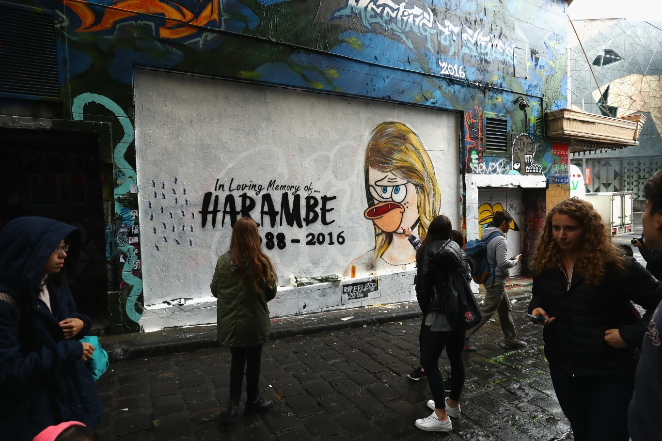 Taylor Swift z twarzą jaskiniowej wersji Spongeboba Kanciastoportego