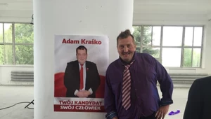 Adam Kraśko na planie teledysku "Ludzie są fajni" Formacji Nieżywych Schabuff