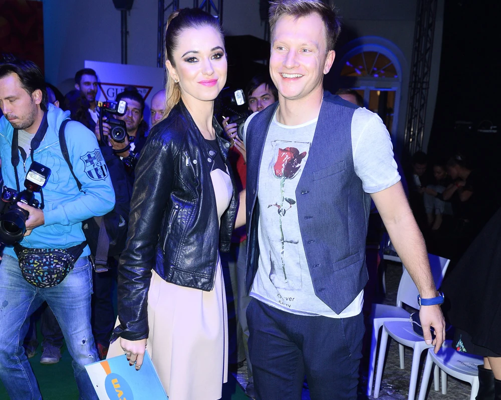 Jego żona pokazała ciążowy brzuszek Jego żona pokazała ciążowy brzuszek